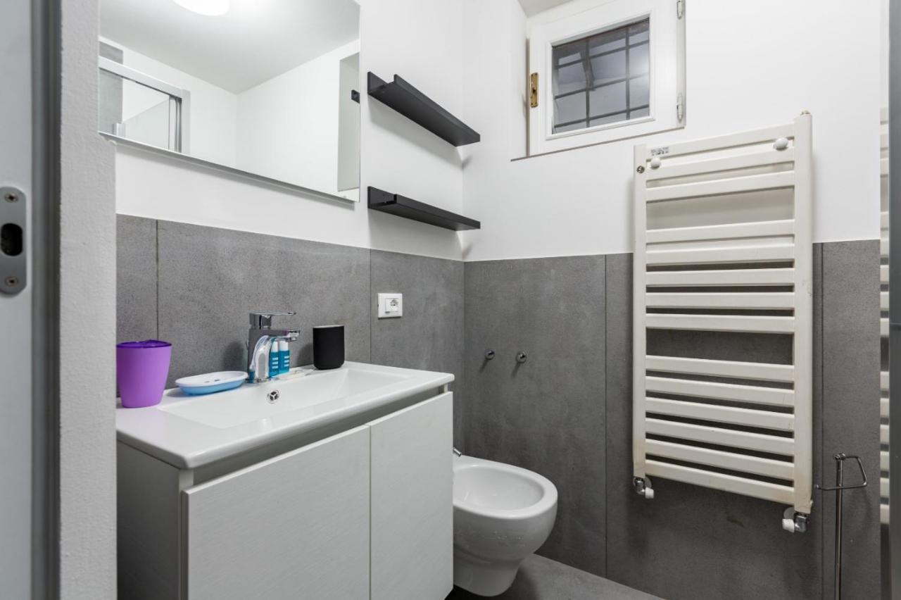 New! Studio Apt 700M From Corso Lodi! Milão Exterior foto